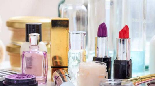 百代佳人 以自然之美，重塑極致的化妝品生活館體驗